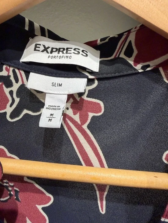 Express Portofino Slim fit Navy Floral Button-Up Blouse with Red Floral Print - Picture 3 of 6